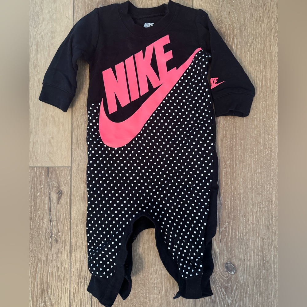 Nike Kids Black and Pink Polka Dot Footie